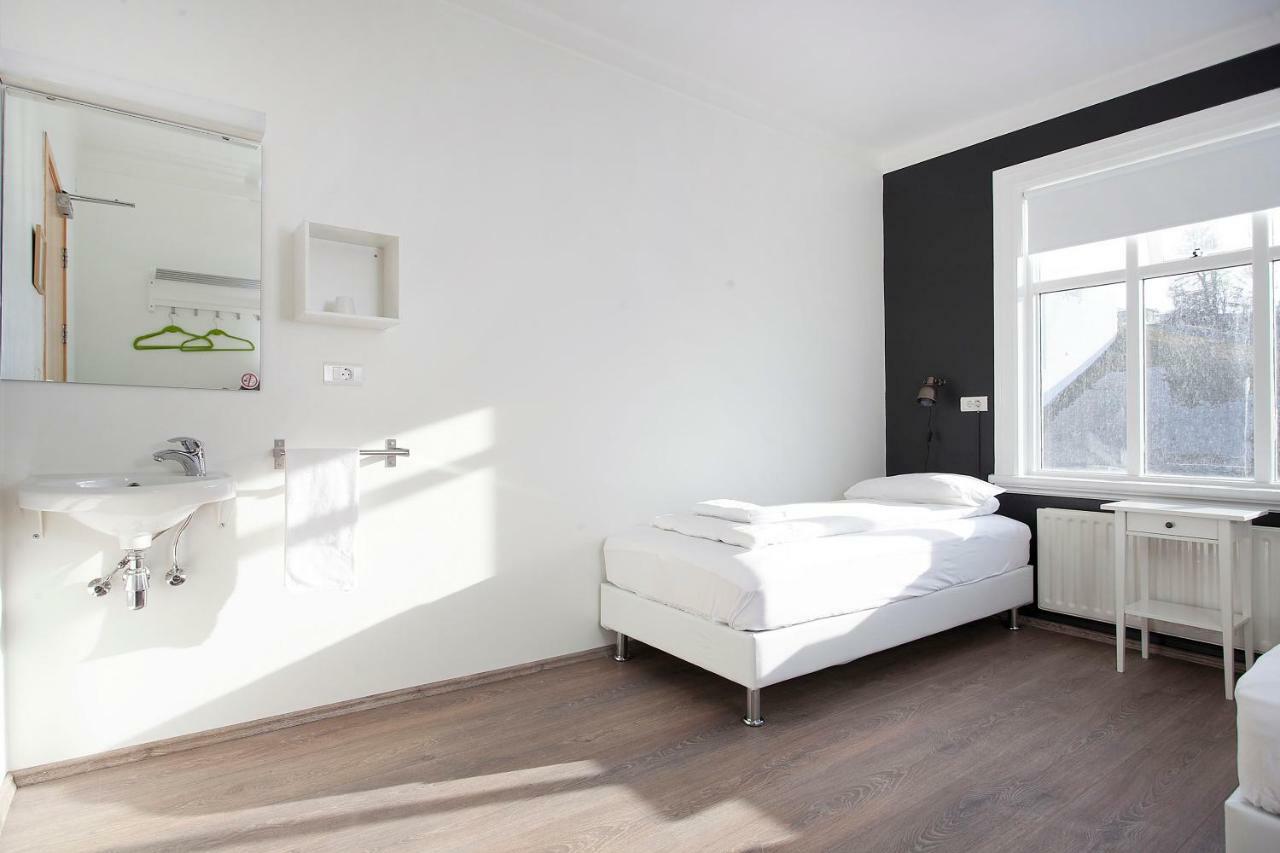 Apotek Guesthouse Акурейрі Екстер'єр фото