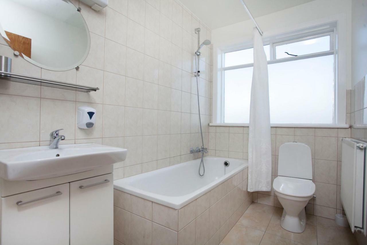 Apotek Guesthouse Акурейрі Екстер'єр фото